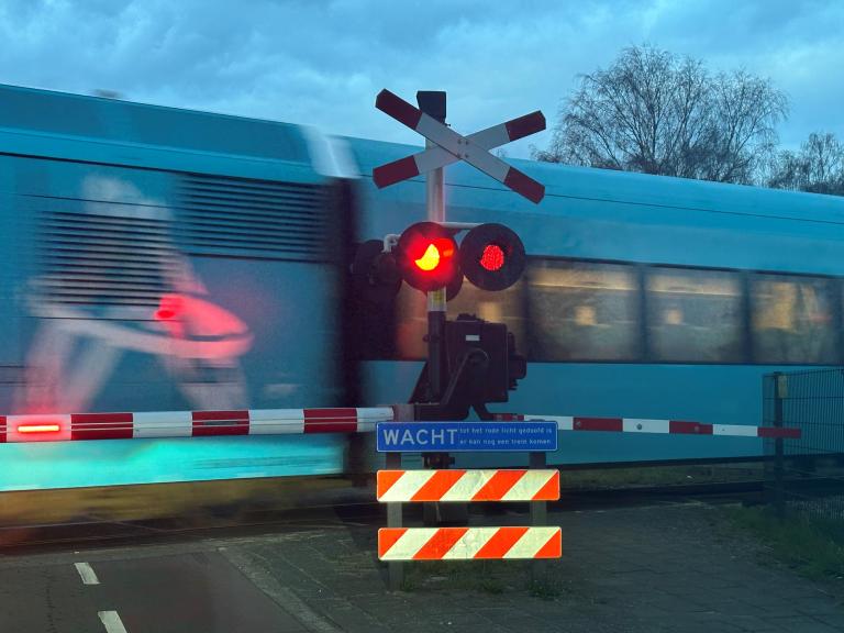 Aantal gevaarlijke onbewaakte spoorwegovergangen in Nederland sterk verminderd; nog maar 28 over