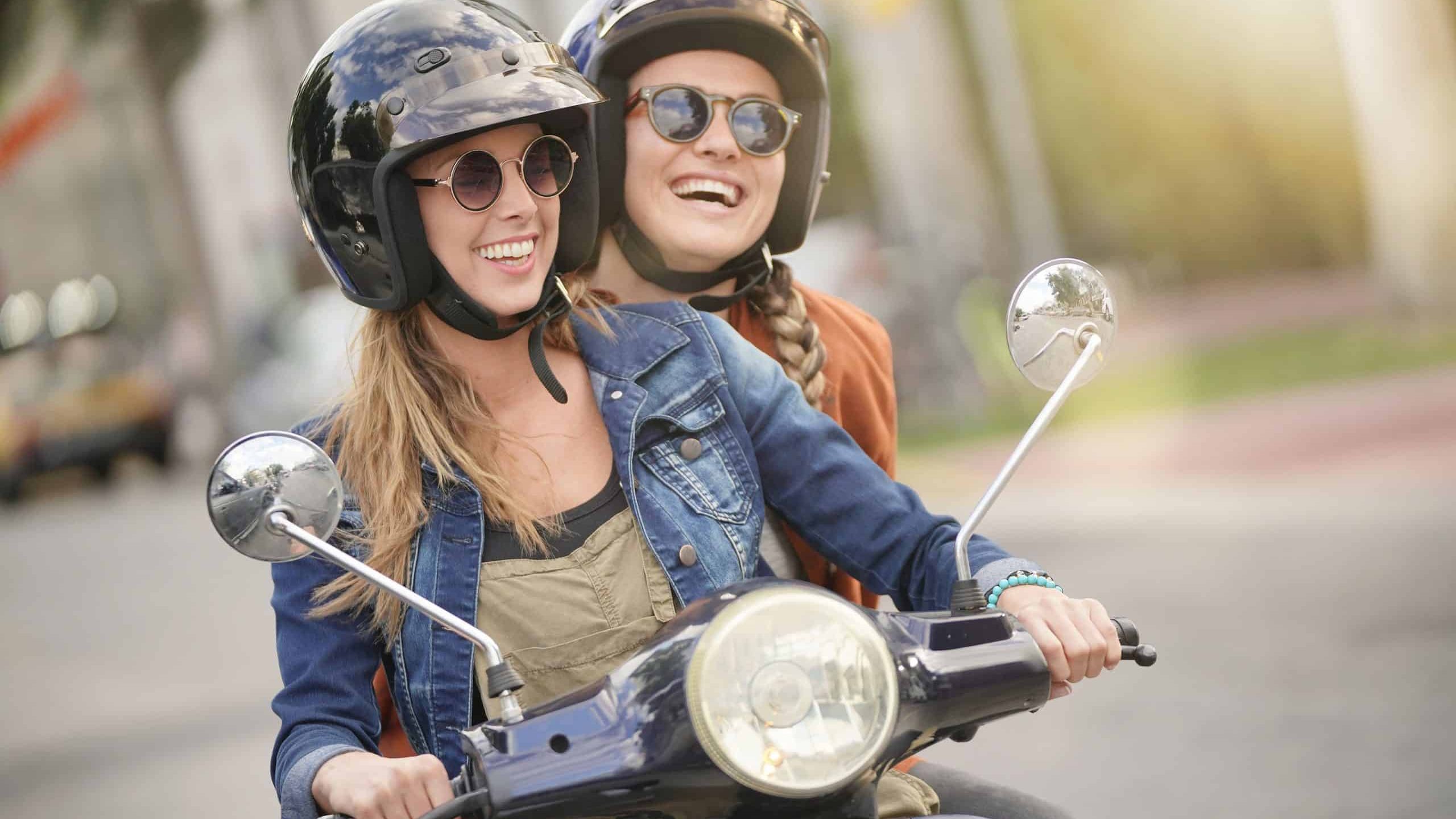 Helmplicht voor snorfietsers leidt tot fors minder hoofdletsel en verkeersslachtoffers
