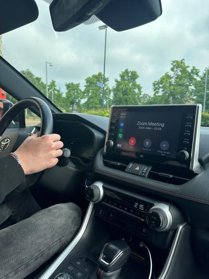 Grote bedrijven verbieden vergaderen in de auto voor medewerkers